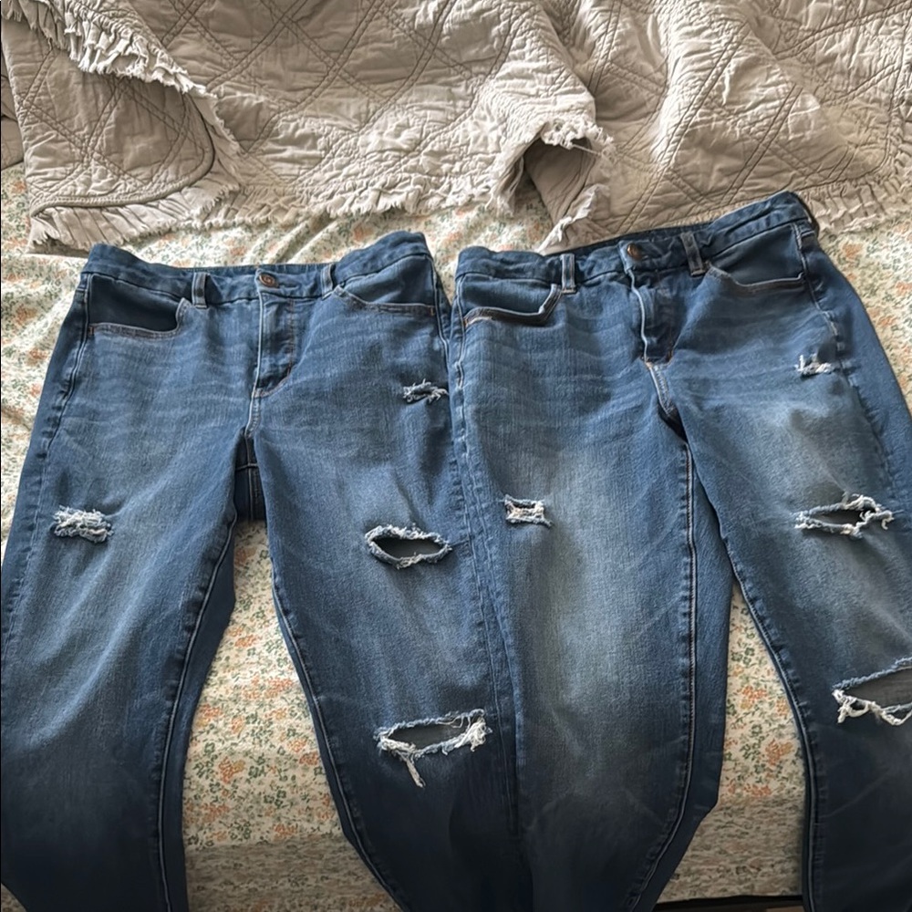 2 pairs American eagle jeans